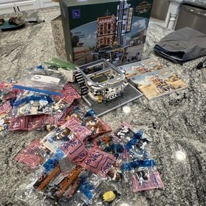PANTASY Motorcycle Restaurant Modular Building 85024 All Accounted For